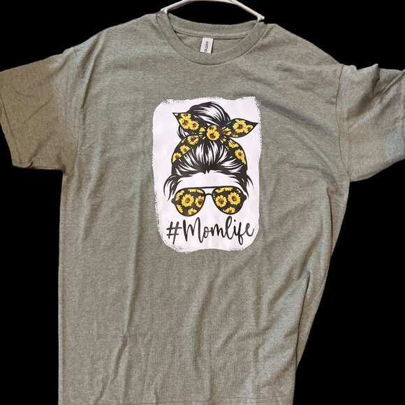 #MOMLIFE sunflower tshirt - Picture 1 of 1